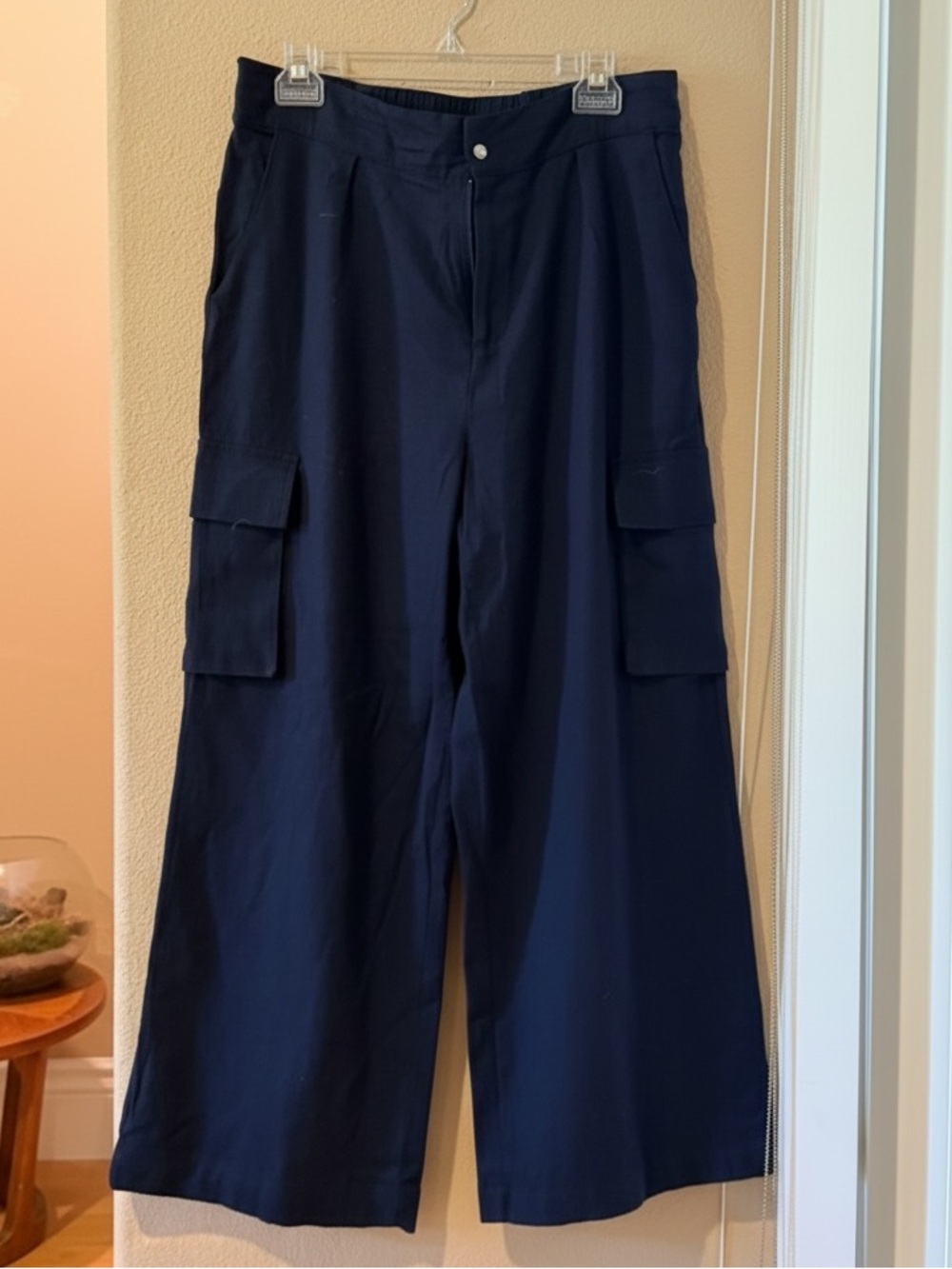 Tahari Wide Leg Linen Cargo Pants in Navy